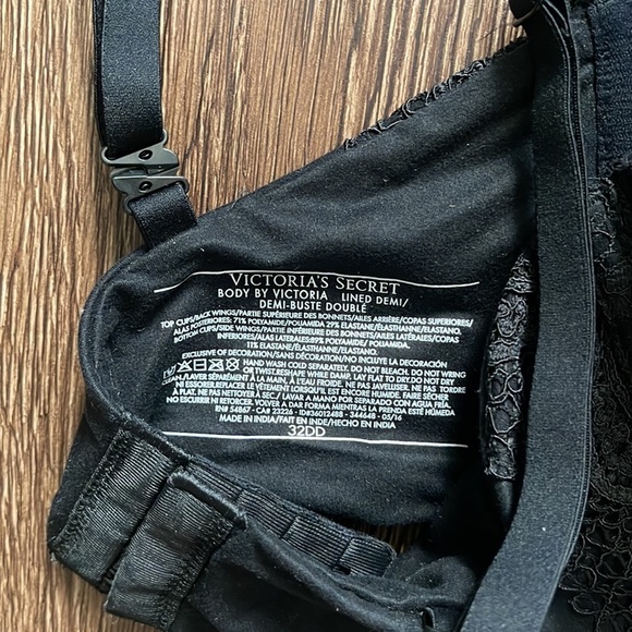 Victoria Secret Bra - Picture 5 of 5